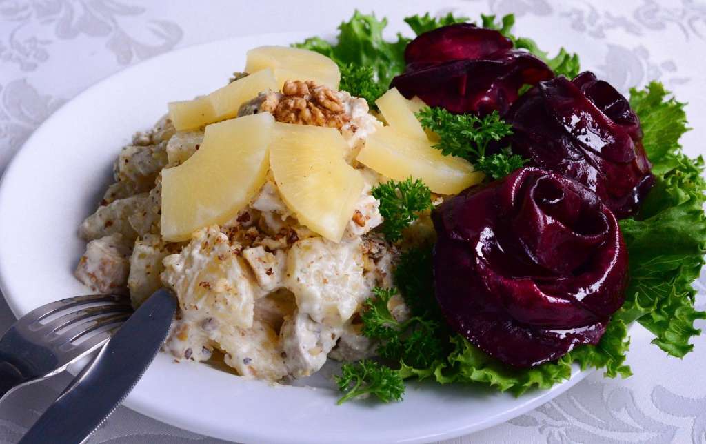Салат "Курица с ананасом"